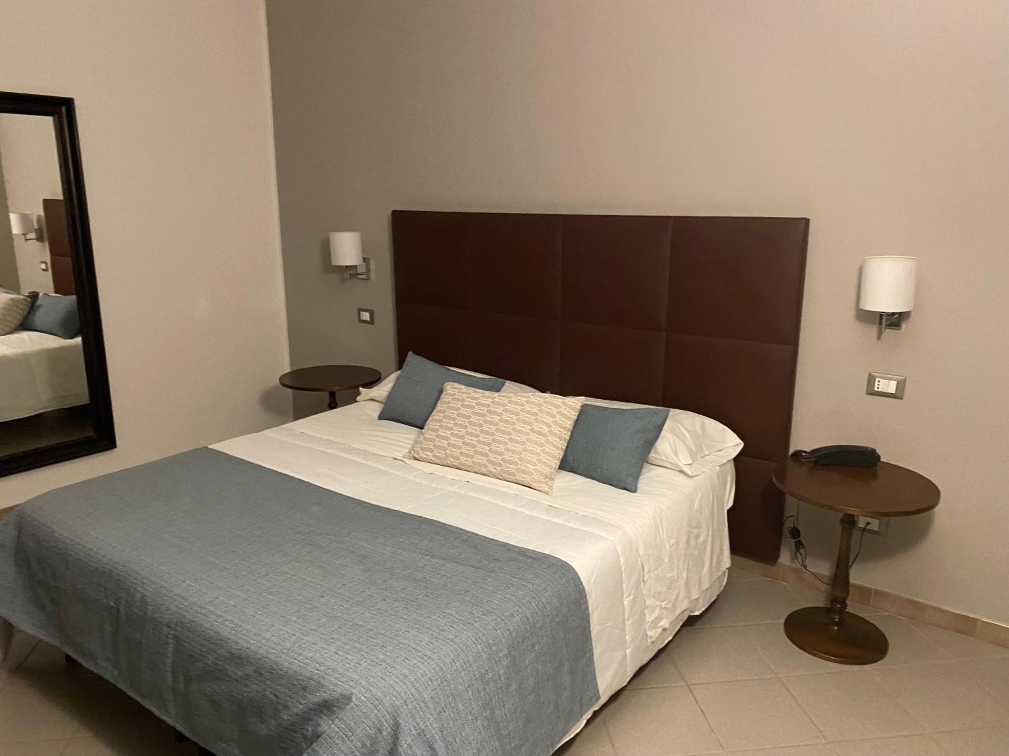 Hotel Moderno Трапани Екстериор снимка